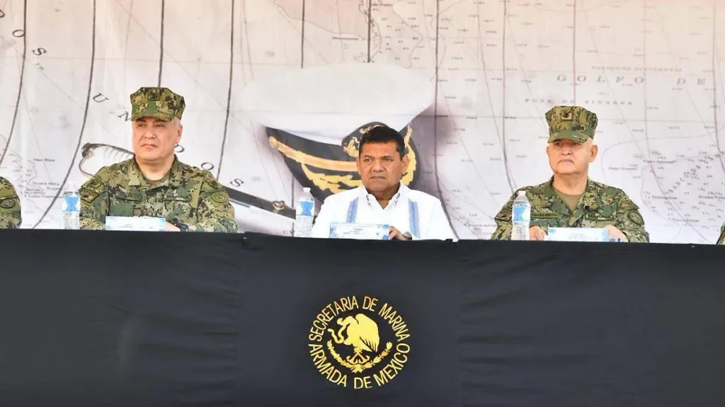 Atestigua Javier May relevo en la V Zona Naval